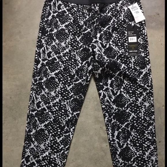 Pants - NWT dressy black & white stretchy zip leggings